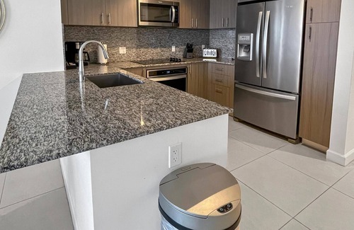 Doral Condo | Elegant Doral Escape: Spacious Luxury