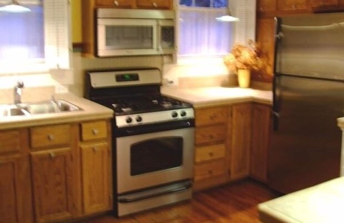 South French Broad House | Elegant Downtown Asheville Homestay Near River Arts District - 4 Min to Biltmore