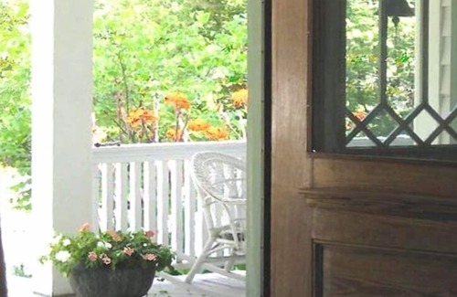 South French Broad House | Elegant Downtown Asheville Homestay Near River Arts District - 4 Min to Biltmore