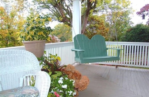 South French Broad House | Elegant Downtown Asheville Homestay Near River Arts District - 4 Min to Biltmore