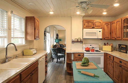 Grand Junction House | Elegant Downtown 'Sunshine Cottage'