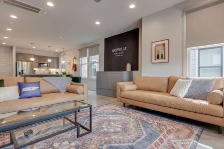 Greenwood House | Elegant East Nashville Townhouse Retreat