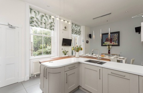 Comely Bank House | Elegant Edinburgh townhouse - perfect for corporate stays, graduations, and special celebrations.