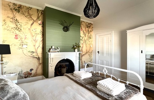 Evandale House | Elegant Edwardian Home in historic Evandale Tasmania. (Pet Friendly)