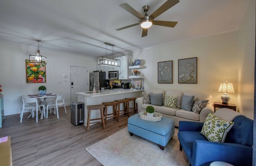 Tuscaloosa Condo | Elegant Elephant-New Listing! Book for Football season! Walk to Stadium!