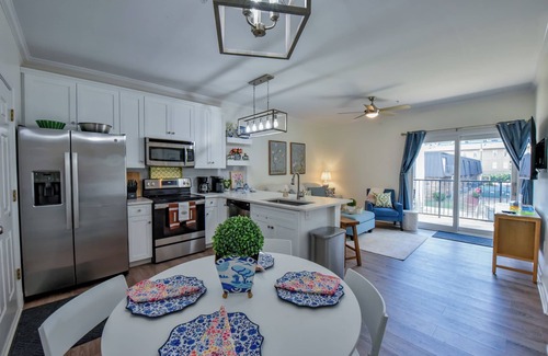 Tuscaloosa Condo | Elegant Elephant-New Listing! Book for Football season! Walk to Stadium!