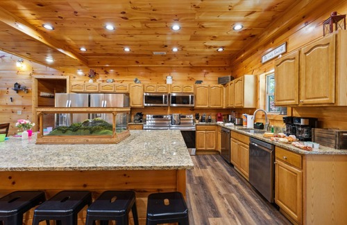 Pigeon Forge Cabin | Elegant Elite Estate By Ghosal Luxury Lodging