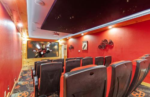 Pigeon Forge House | Elegant Elite Estate By Ghosal Luxury Lodging