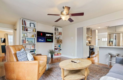 North Loop House | Elegant Escape | Gourmet Kitchen + Outdoor Living
