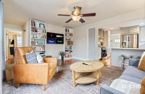 North Loop House | Elegant Escape Gourmet Kitchen and Outdoor Living