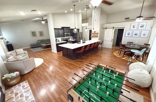 Gilbert House | Elegant & Escape w/Pool! Cozy Family-Friendly Home w/Foosball