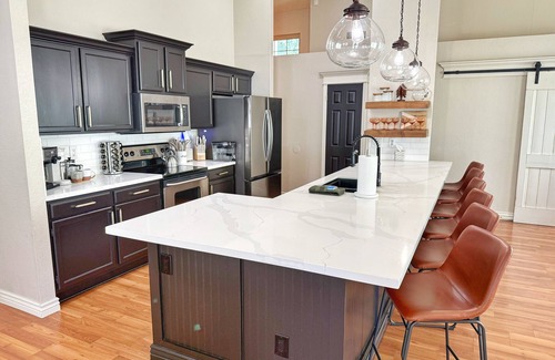 Gilbert House | Elegant & Escape w/Pool! Cozy Family-Friendly Home w/Foosball