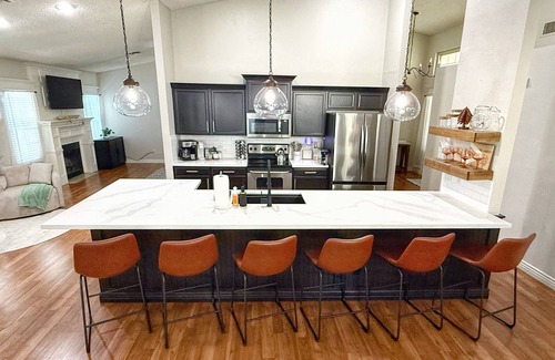 Gilbert House | Elegant & Escape w/Pool! Cozy Family-Friendly Home w/Foosball