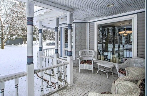 Shawano House | Elegant Estate ~ 16 Mi to Shawano Lake!