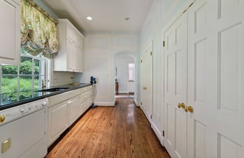 Owings Mills House | Elegant estate with sprawling grounds & gourmet kitchen- close to city