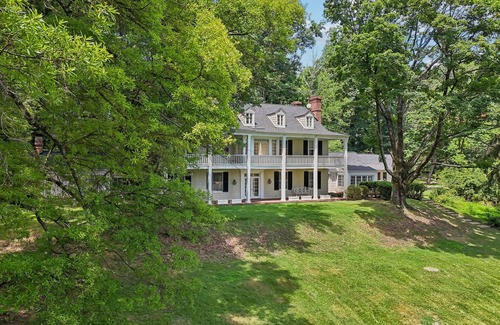 Owings Mills House | Elegant estate with sprawling grounds & gourmet kitchen- close to city