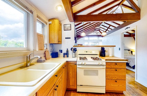 Clarendon House | Elegant estate with guest house, majestic views, firepit, fireplaces, grill
