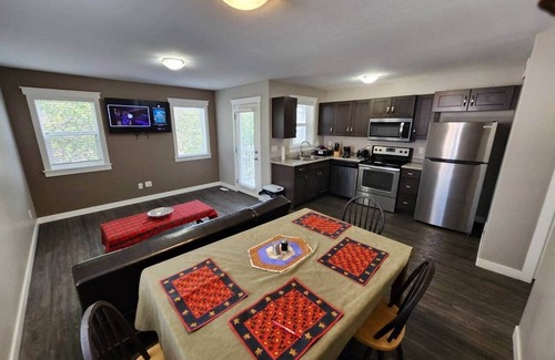 Regina Apartment | Elegant Family House by Stadium, Airport,Shopping