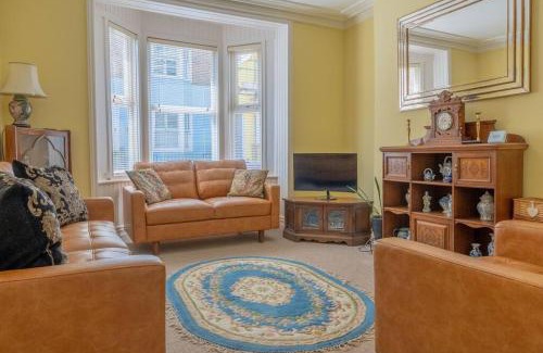 Ramsgate House | Elegant Family Townhouse-Conservation Area-Garden