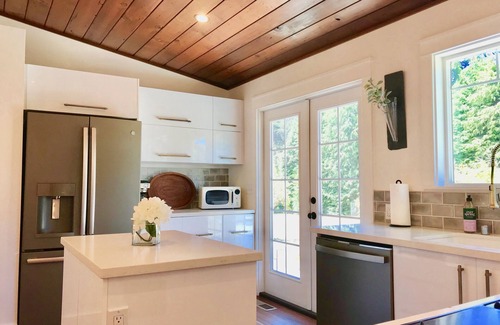 Fort Bragg House | Elegant farmhouse cottage on beautiful apple orchard