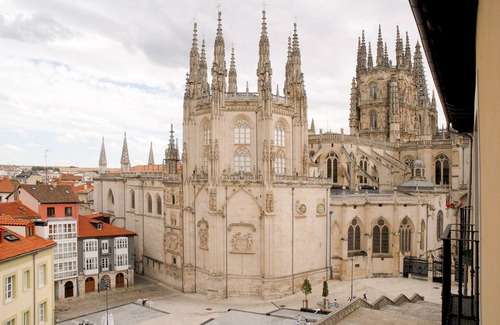 Burgos Apartment | elegant fit. p/4 in Burgos Cathedral w/Wifi