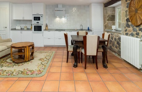 Medio Cudeyo Apartment | Elegant flat in a stunning setting