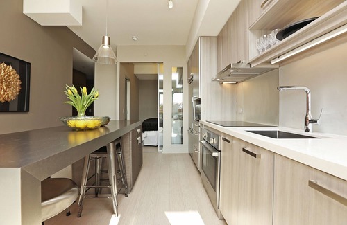 Cedarvale Condo | Elegant Forest Hill Condo - 24 Hour Concierge - Six Month Term