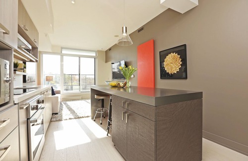 Cedarvale Condo | Elegant Forest Hill Condo - 24 Hour Concierge - Six Month Term