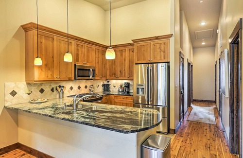 Frisco Condo | Elegant Frisco Condo w/Private Hot Tub & Views!