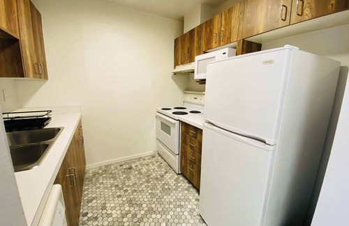 West End Apartment | Elegant Fully Loaded Bright, Quiet & Central Condo