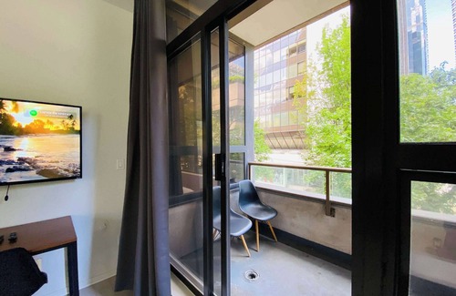 West End Apartment | Elegant Fully Loaded Bright, Quiet & Central Condo