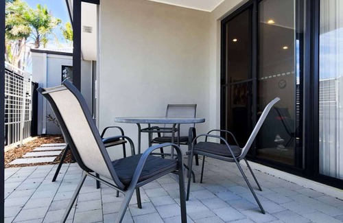 Booragoon Villa | Elegant Gem Villa