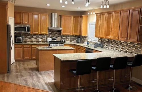 Westmont House | Elegant Getaway near Oakbrook Mall 20 min dtwn CHInn