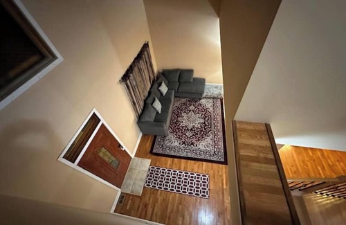 Westmont House | Elegant Getaway near Oakbrook Mall 20 min dtwn CHInn