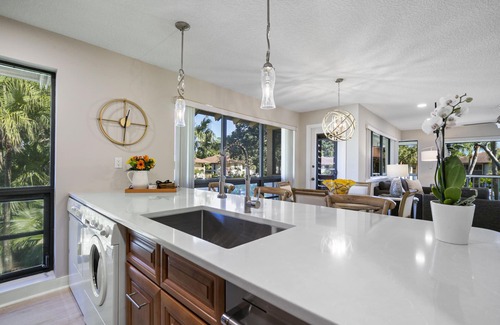 Hunt Club Condo | Elegant Golf Villa in the PGA National. Pool. Golf. Beach. Spa. Dog friendly.