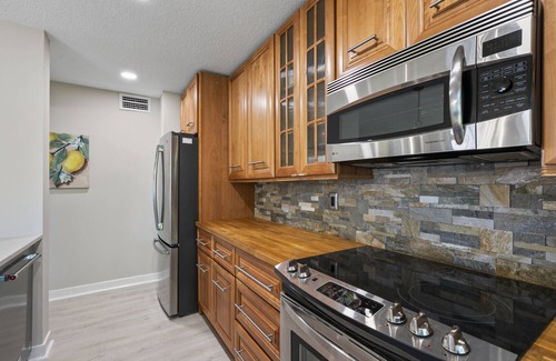 Hunt Club Condo | Elegant Golf Villa in the PGA National. Pool. Golf. Beach. Spa. Dog friendly.