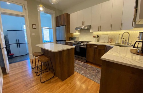 Ravenswood Condo | Elegant Hideaway in the Heart of Andersonville