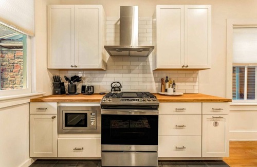 Stroudsburg Apartment | Elegant Historic 5BR Home in Downtown Stroudsburg