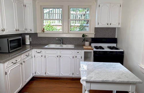 Edenton Cottage | Elegant Historic Cottage in Downtown Edenton