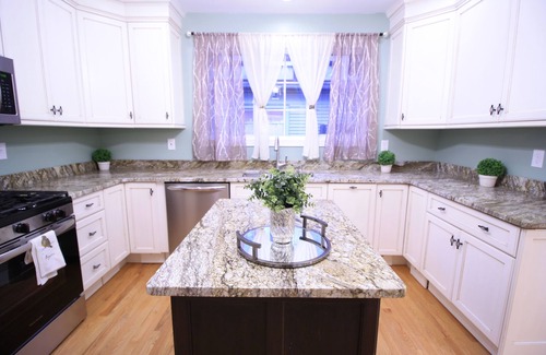 Bristol House | Elegant Historic Escape in Bristol CT with WiFi near Hospital and Shopping