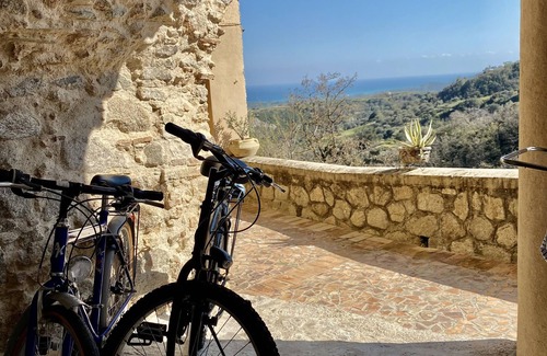 Badolato Apartment | Elegant Holiday Home, in the Village