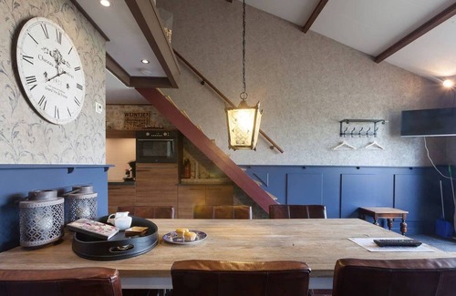 Horssen House | Elegant Holiday Home with Horssen with Terrace