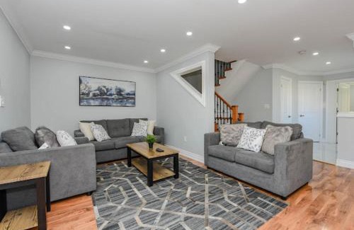 Lisgar Apartment | Elegant Home in Mississauga