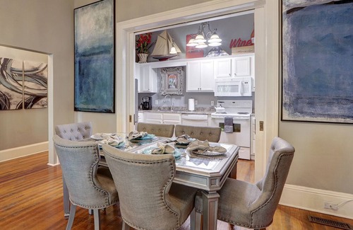 Historic Downtown Savannah Condo | Elegant Home Near Forsyth | Heated Pool Access