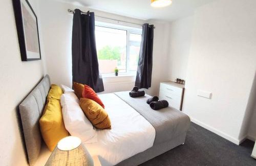 Blyth Apartment | Elegant Home, Near The Beach