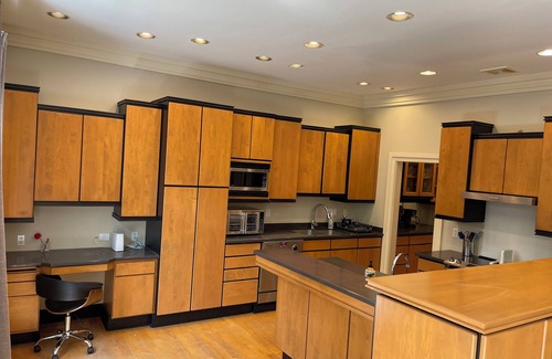 Oxford House | Elegant Home, two blocks to The Square and walk to The Vaught