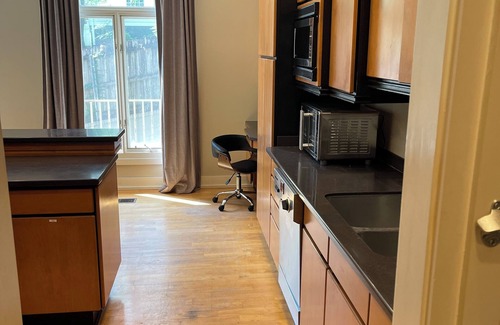 Oxford House | Elegant Home, two blocks to The Square and walk to The Vaught