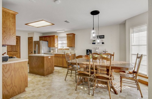 Voth House | Elegant Home with Amazing back patio. 3br/2bth - sleeps 8.