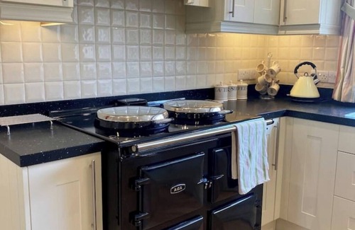 Kington House | Elegant Home with Pool & Sauna near Golf Course
