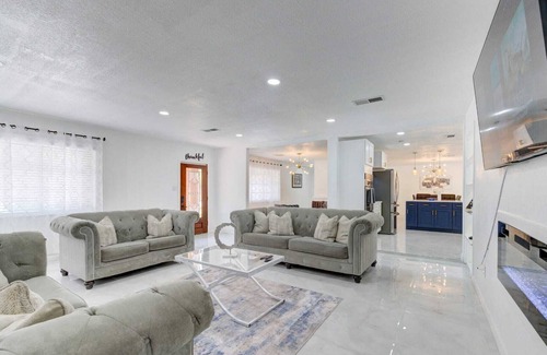 Central Southwest House | Elegant house, strategically located